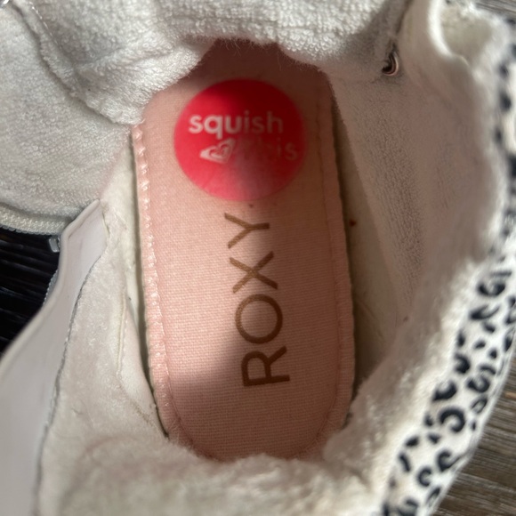 Like New Roxy Camu high top sneakers size 3 youth - Picture 9 of 11